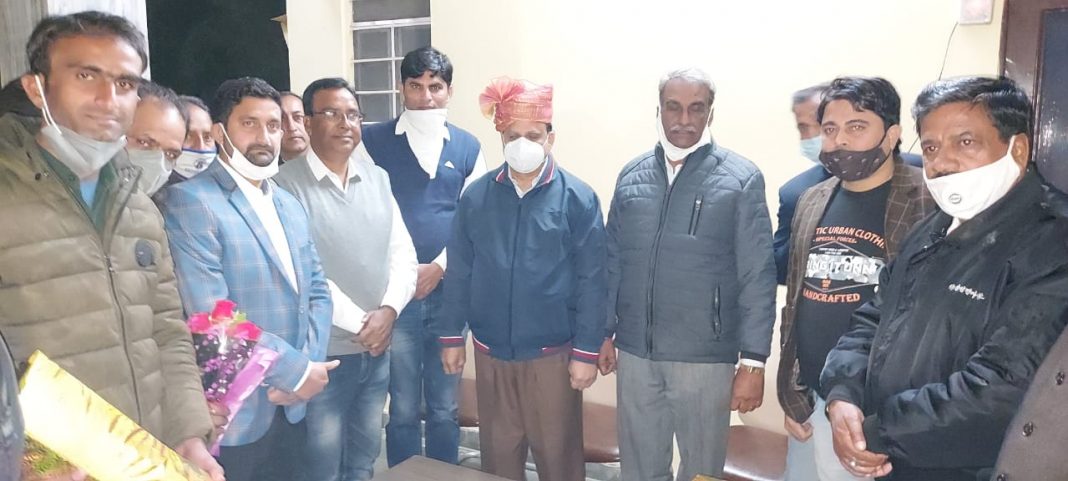हनुमानगढ़ कलेक्टर ज़ाकिर हुसैन का समाज के ज़िम्मेदारों ने सम्मान किया हनुमानगढ़ कलेक्टर ज़ाकिर हुसैन का समाज के ज़िम्मेदारों ने सम्मान किया