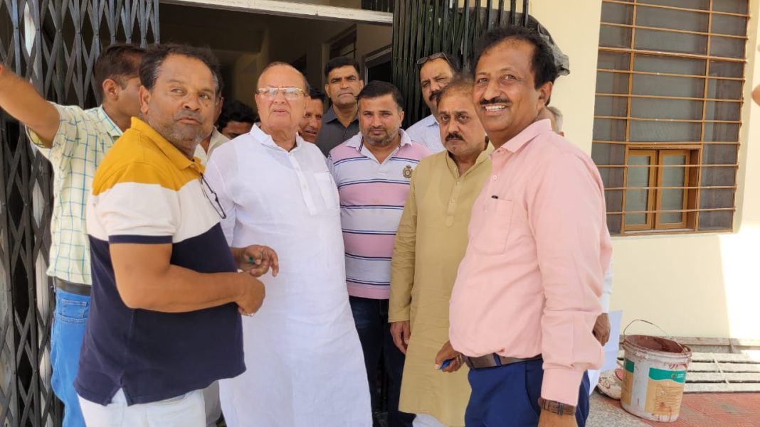 शिक्षा मंत्री ने निर्माणाधीन यूसीएचसी का निरीक्षण किया शिक्षा मंत्री ने निर्माणाधीन यूसीएचसी का निरीक्षण किया