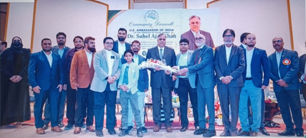 ग्रैंड रियाद में विदाई समारोह में भारतीय प्रवासी समुदाय ने निवर्तमान राजदूत डॉ. सुहेल एजाज़ खान का सम्मान किया ग्रैंड रियाद में विदाई समारोह में भारतीय प्रवासी समुदाय ने निवर्तमान राजदूत डॉ. सुहेल एजाज़ खान का सम्मान किया